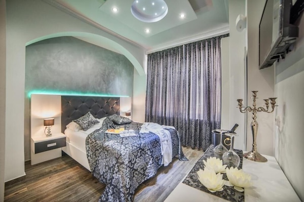 Luxury Double or Twin Room | Minibar, WiFi (free), bed sheets
