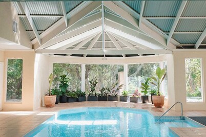Sprawling 6-bedroom home on 2 acres- indoor pool - The Retreat @ Stirling