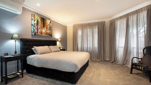1 bedroom, iron/ironing board, WiFi, bed sheets - 1 bedroom Pool Side Apartment (Stirling)