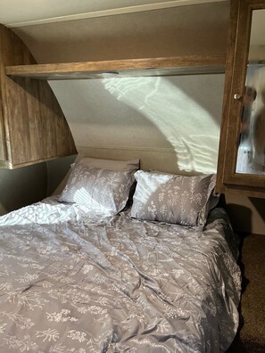 1 habitación y ropa de cama