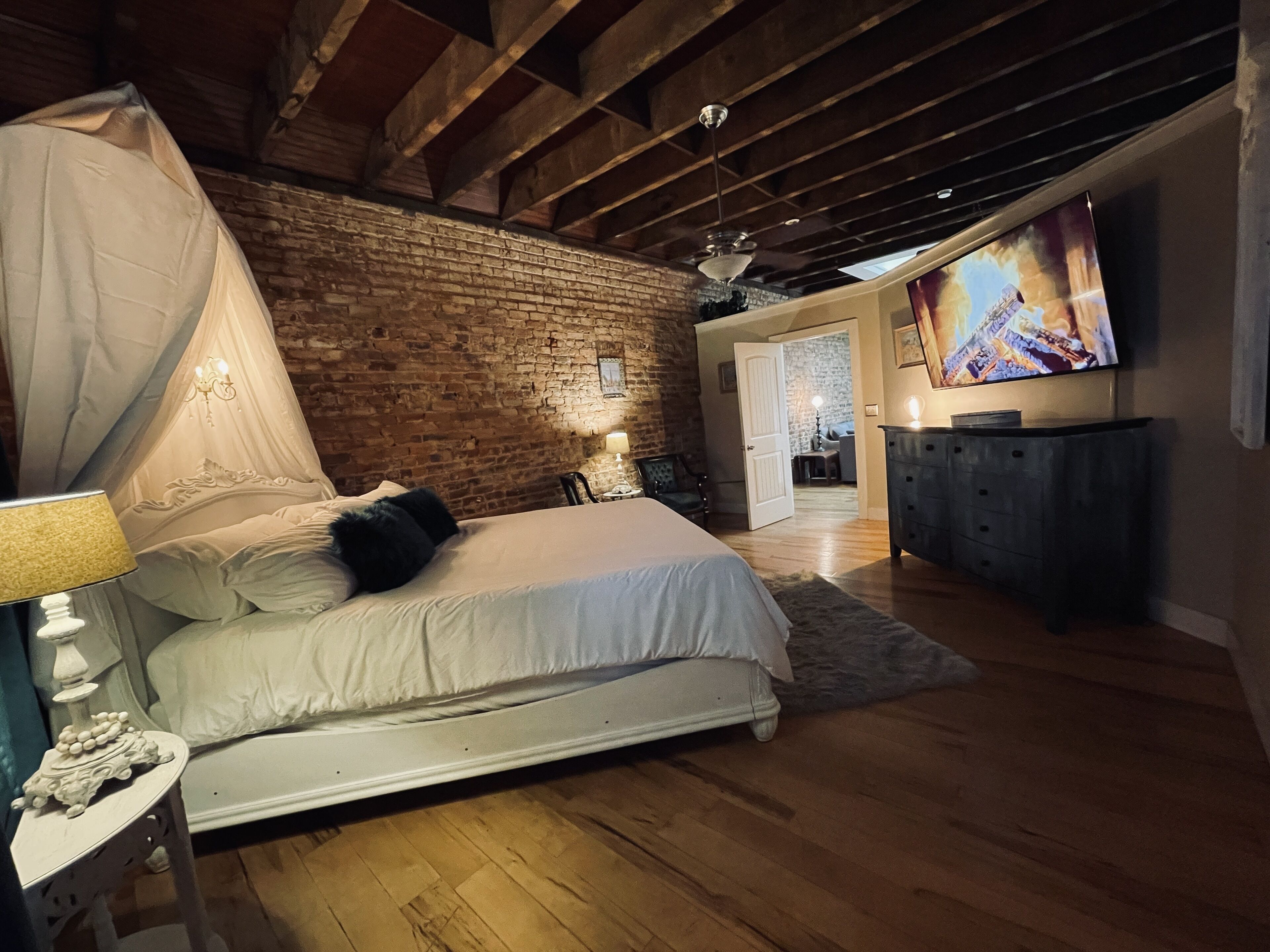 King Suite- The Lofts at Court Square