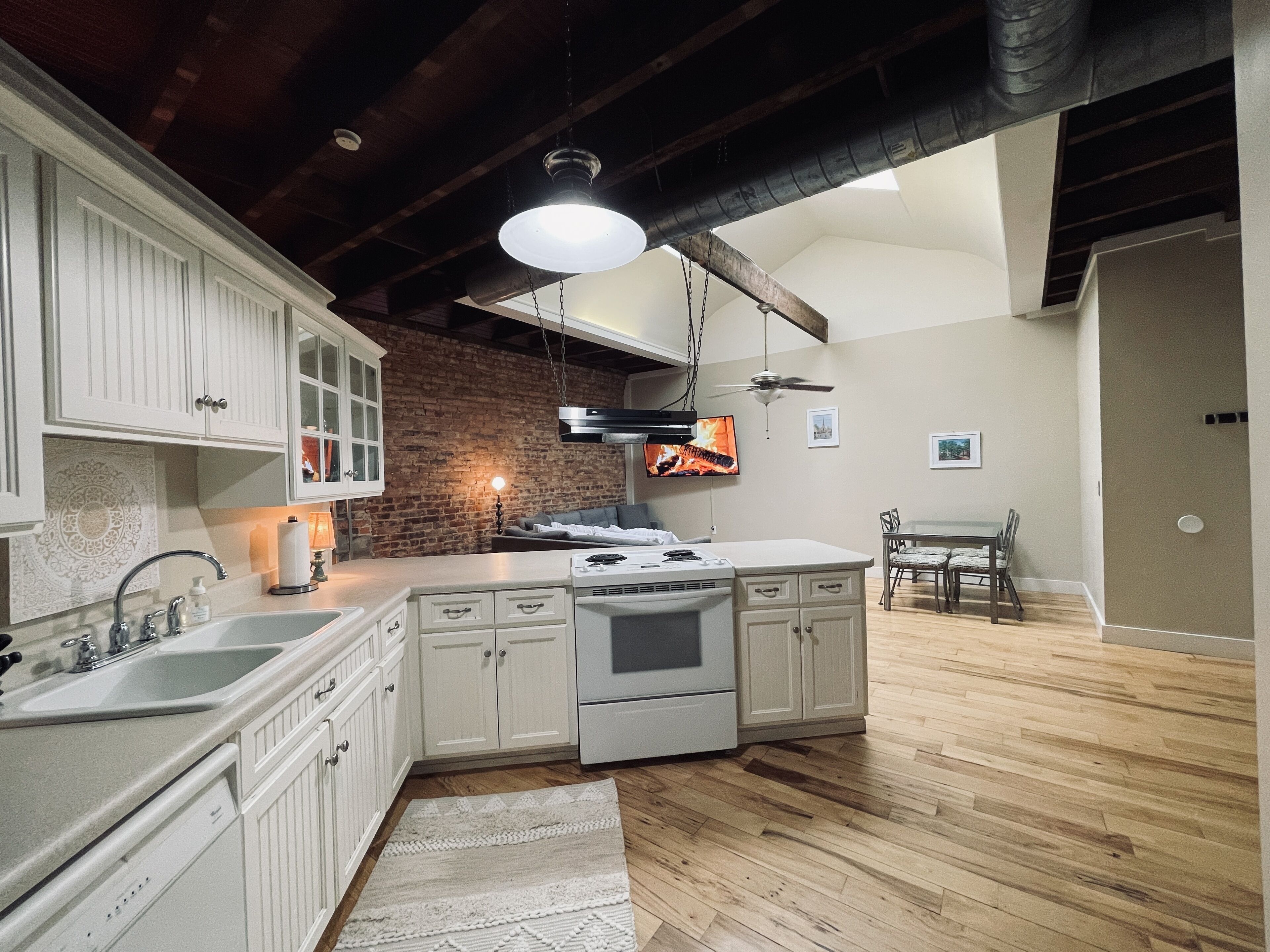 King Suite- The Lofts at Court Square