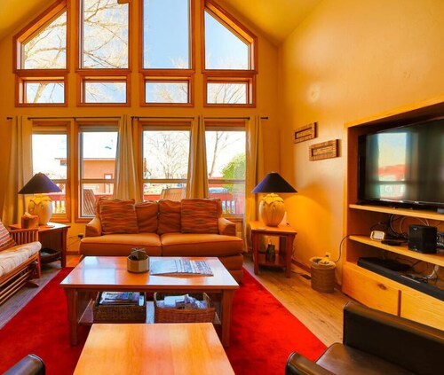 *Downtown Prescott *BBQ Grill  *Private Yard *Pets