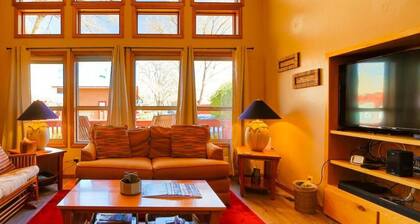 *Downtown Prescott *BBQ Grill *Private Yard *Pets