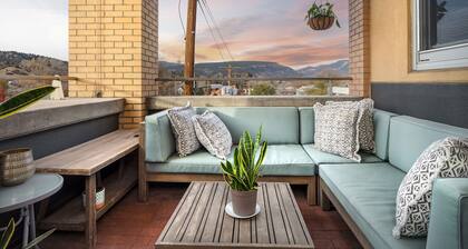 Amazing Downtown Loft, Sunsets, Dogs, Views