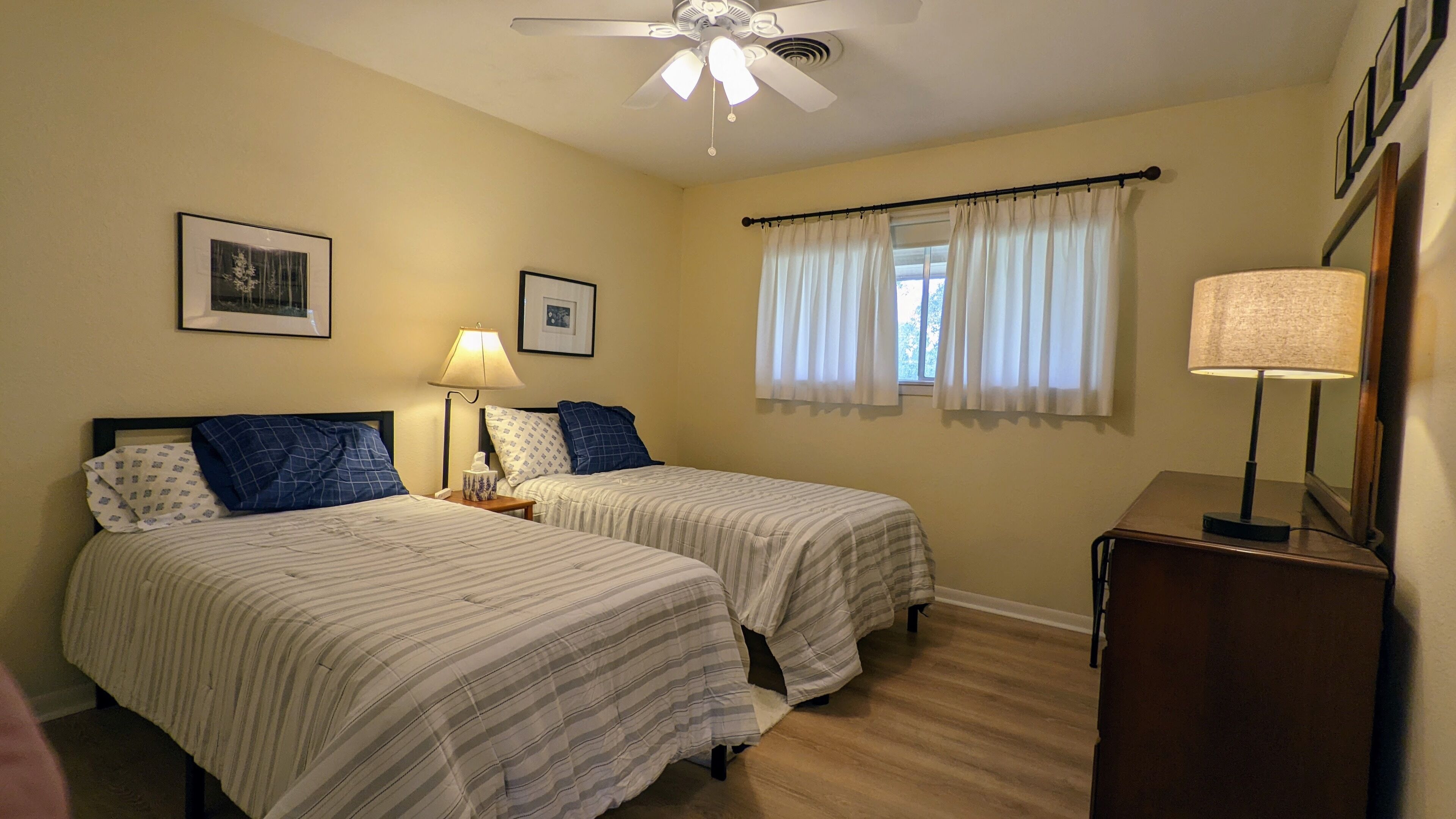 One Old Oak, Charming Stone Farmhouse, 7-min to Downtown