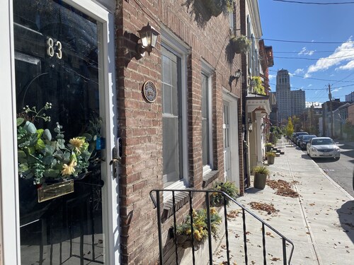 Modern & Cozy Cntr Square Townhouse Gem from 1854