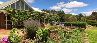 Authentic Farm Style Retreat - Perfect for families and large groups!