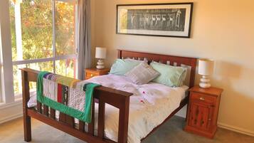 5 Schlafzimmer, Bügeleisen/Bügelbrett, kostenloses WLAN, Bettwäsche