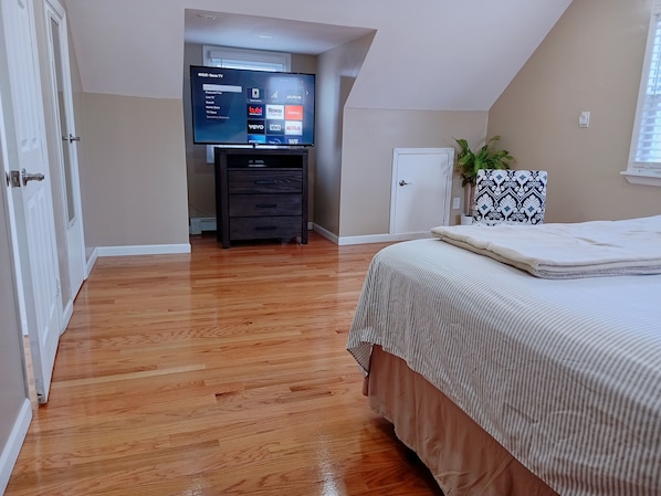 1 slaapkamer, een strijkplank/strijkijzer, gratis wifi, beddengoed