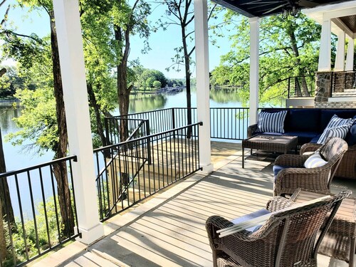 Tim's Ford Lakefront Home