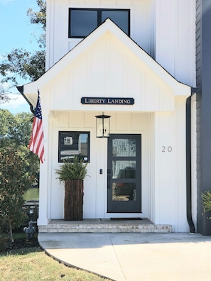Exterior detail - Tim's Ford Lakefront Home (Winchester)
