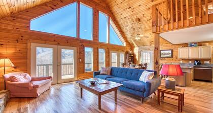 Beautiful mountain view! SAUNA, HOT TUB, Pool Table, and Fast WIFI! Pet friendly