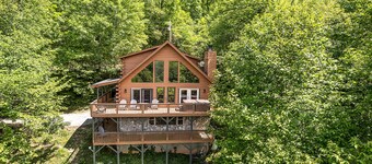 Beautiful mountain view! SAUNA, HOT TUB, Pool Table, and Fast WIFI! Pet friendly