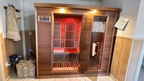 Sauna - Beautiful mountain view! SAUNA, HOT TUB, Pool Table, and Fast WIFI! Pet friendly (Waynesville)