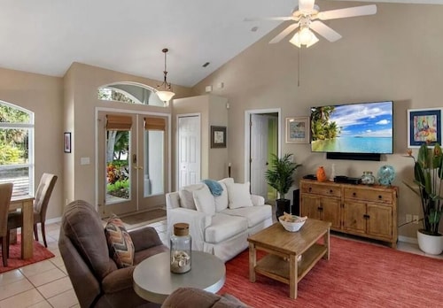 Beach Home that is Pet-Friendly and Pool Equipped