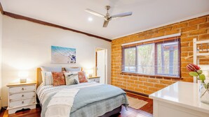 5 bedrooms, desk, iron/ironing board, travel crib