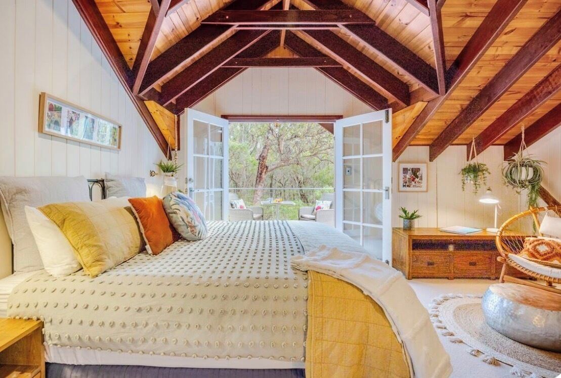 5 bedrooms, desk, iron/ironing board, travel cot