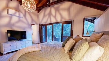 5 Schlafzimmer, Schreibtisch, Bügeleisen/Bügelbrett, Reisekinderbett