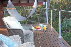 Outdoor dining - Luxury Bush Retreat- Sleeps 12- Near Beach & Town- Super Winter & Spring Special (Burnside Margaret River)