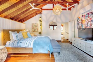 5 bedrooms, desk, iron/ironing board, travel crib - Luxury Bush Retreat- Sleeps 12- Near Beach & Town- Super Winter & Spring Special (Burnside Margaret River)