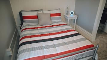 1 habitación, tabla de planchar con plancha, wifi gratis y ropa de cama