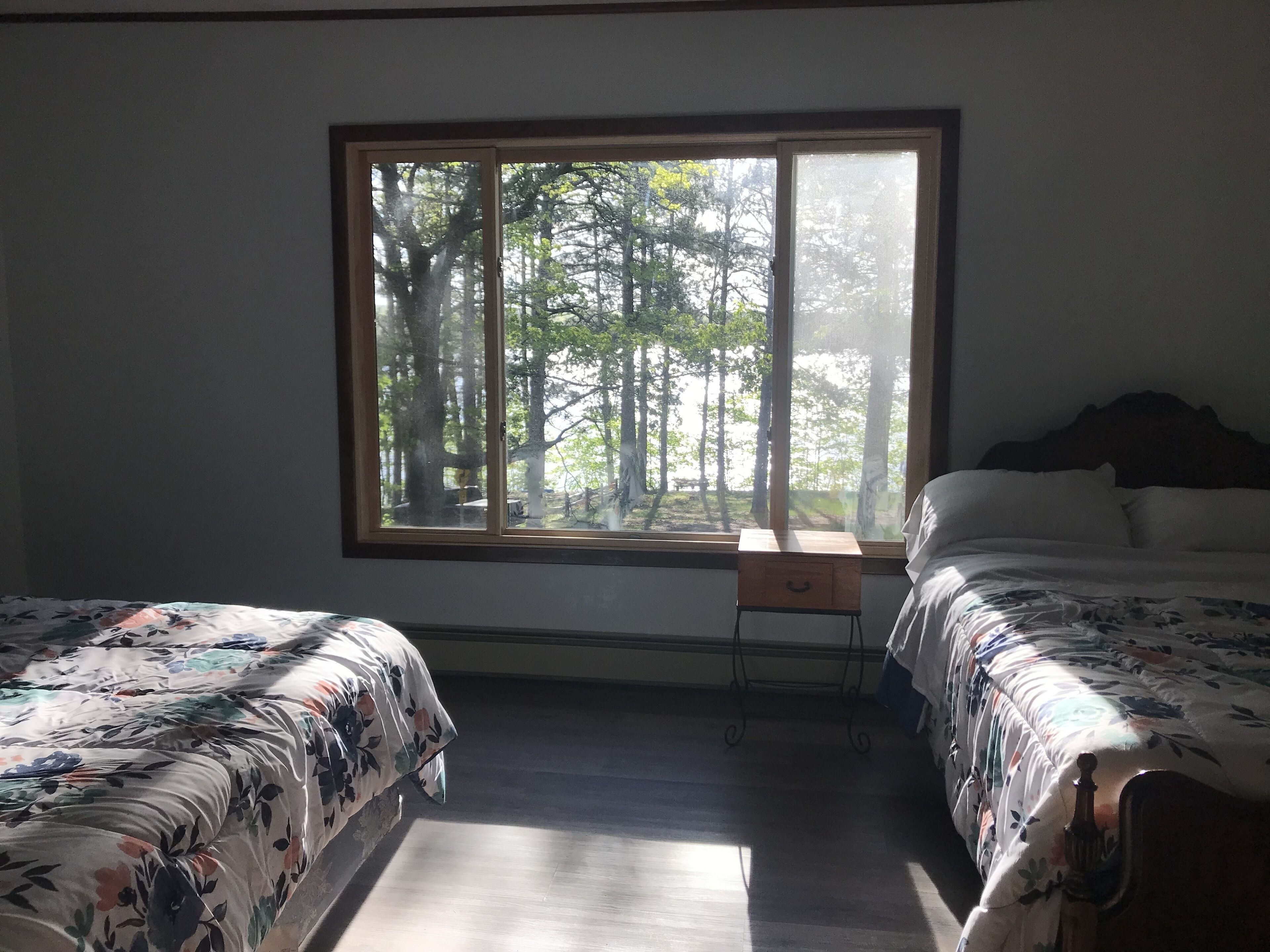 English Cottage on Scenic Spring Lake