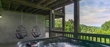 Outdoor spa tub