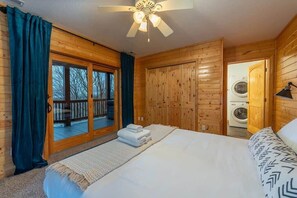 4 chambres, bureau, fer et planche à repasser, lit parapluie