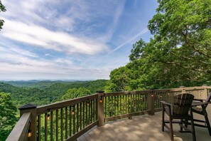 Property grounds - The Overlook (Mars Hill)