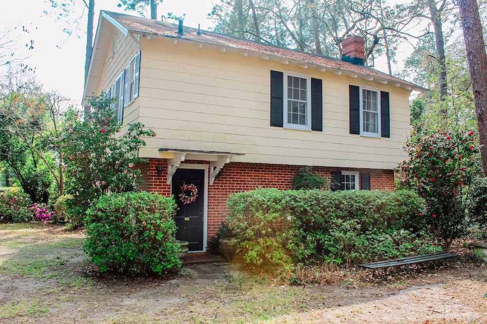 The Fabled Blue-Remodeled Guest Cottage on The Hill