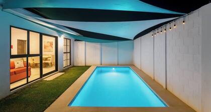 Prívate Opico villa w/ prívate patio and own Pool-right in town !