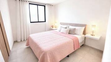 3 slaapkamers, een strijkplank/strijkijzer, gratis wifi, beddengoed