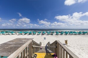 Am Strand, Liegestühle, Strandtücher