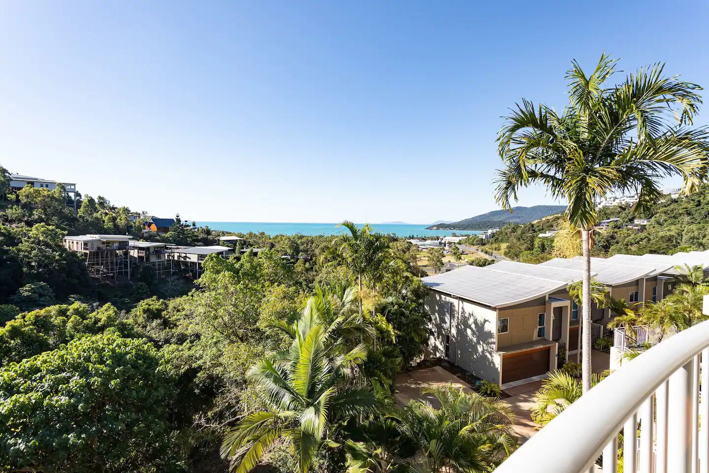 Whitsunday view BOHO apartment in Airlie Beach — image 2