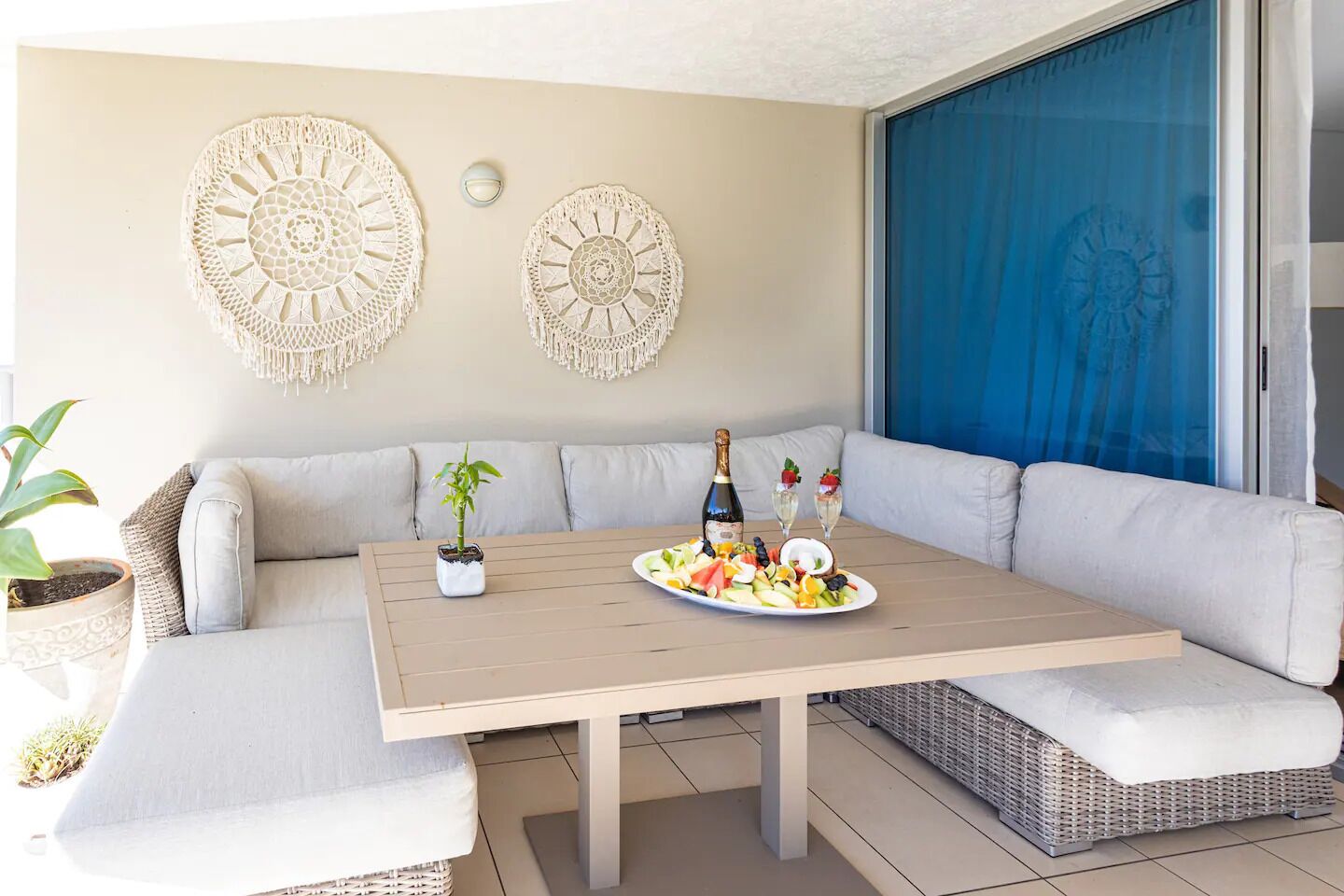 Whitsunday view BOHO apartment in Airlie Beach — image 6