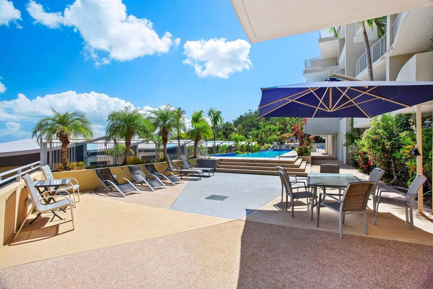 Whitsunday view BOHO apartment in Airlie Beach — image 5