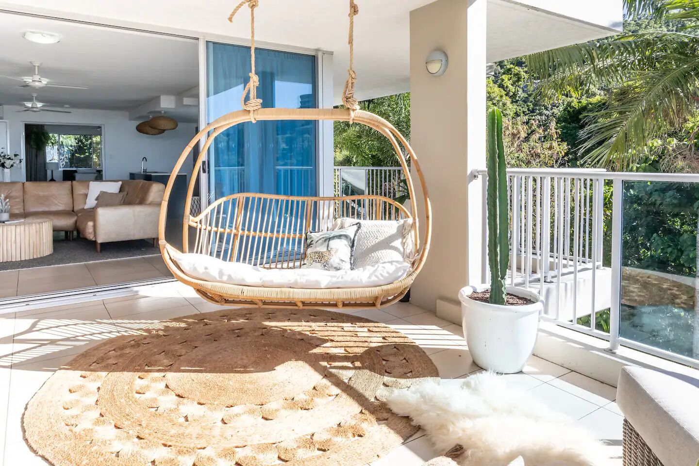 Whitsunday view BOHO apartment in Airlie Beach — image 8