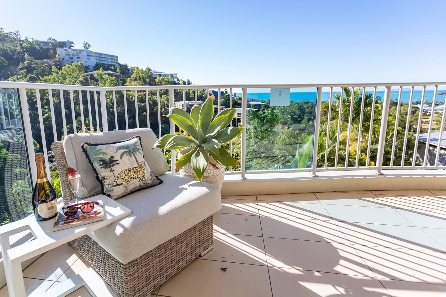 Whitsunday view BOHO apartment in Airlie Beach — image 29