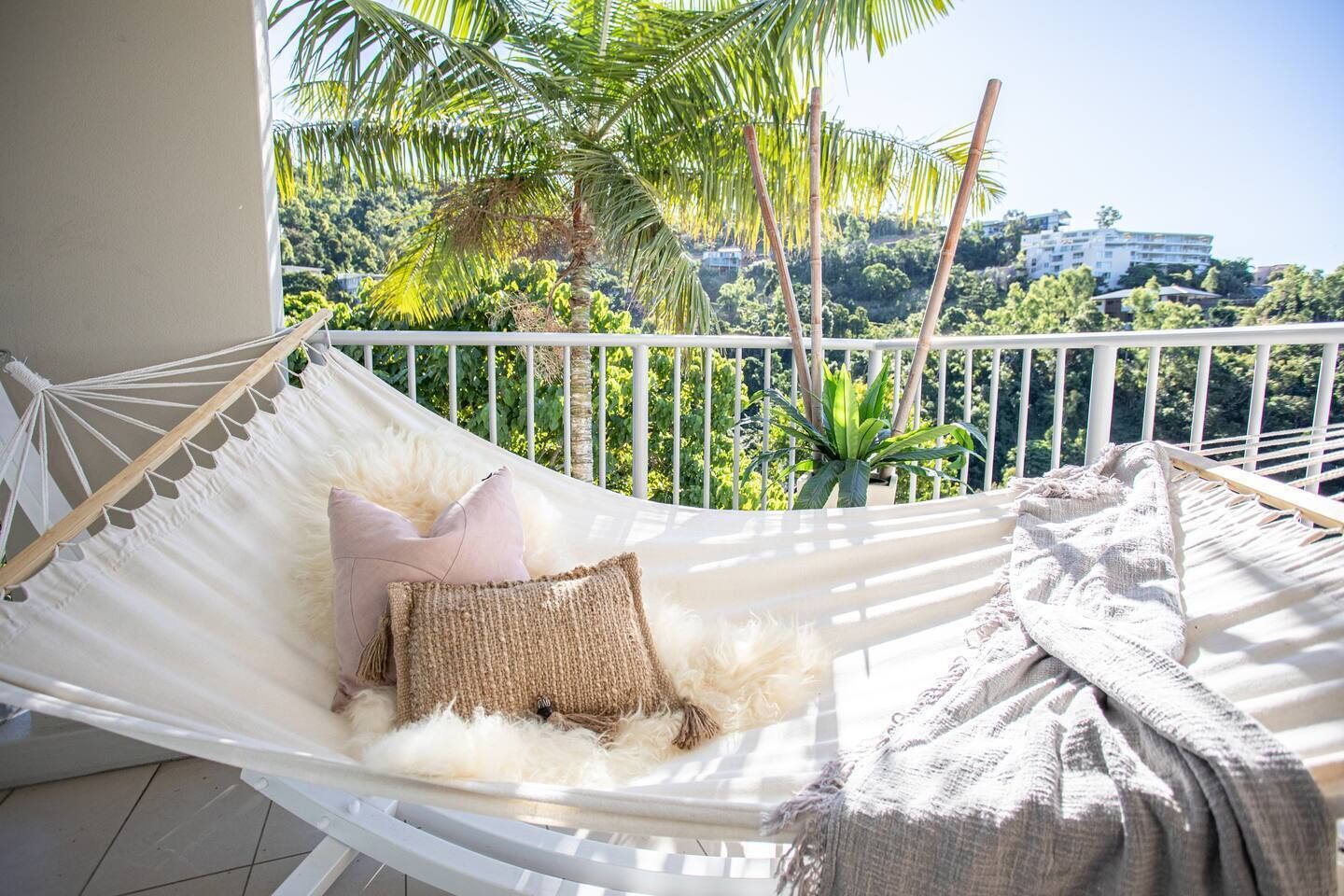 Whitsunday view BOHO apartment in Airlie Beach — image 10
