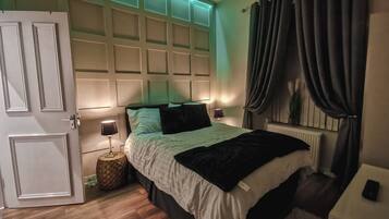 3 bedrooms, desk, iron/ironing board, travel crib