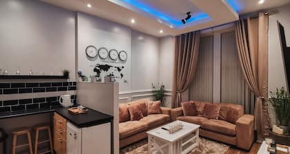 LUXURIOUS 3 BEDROOM APARTMENT: HEART OF WESTEND