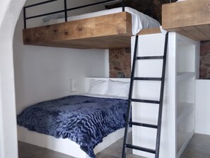 4 bedrooms, desk, iron/ironing board, free WiFi