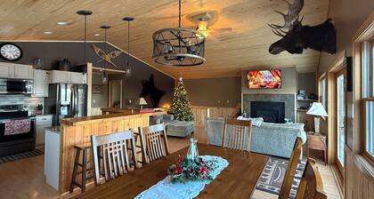 Beautiful Northwoods Home with Lake Vermilion Access