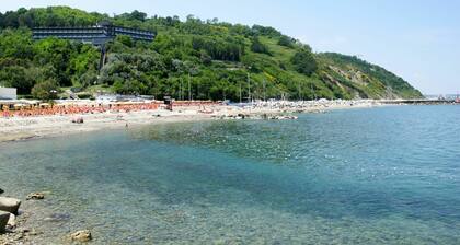 Agréable appartement pour 2 personnes avec WIFI, climatisation, piscine, TV, patio et animaux admis