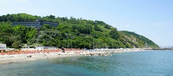 Beautiful apartment for 2 people with A/C, WIFI, pool, TV, patio and pets allowed