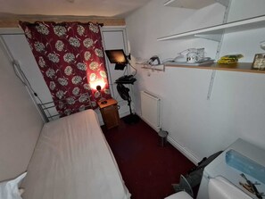 3 bedrooms, iron/ironing board, free WiFi
