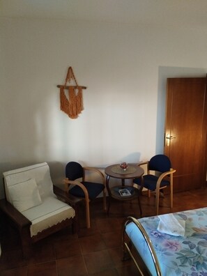 1 bedroom, in-room safe, desk, iron/ironing board