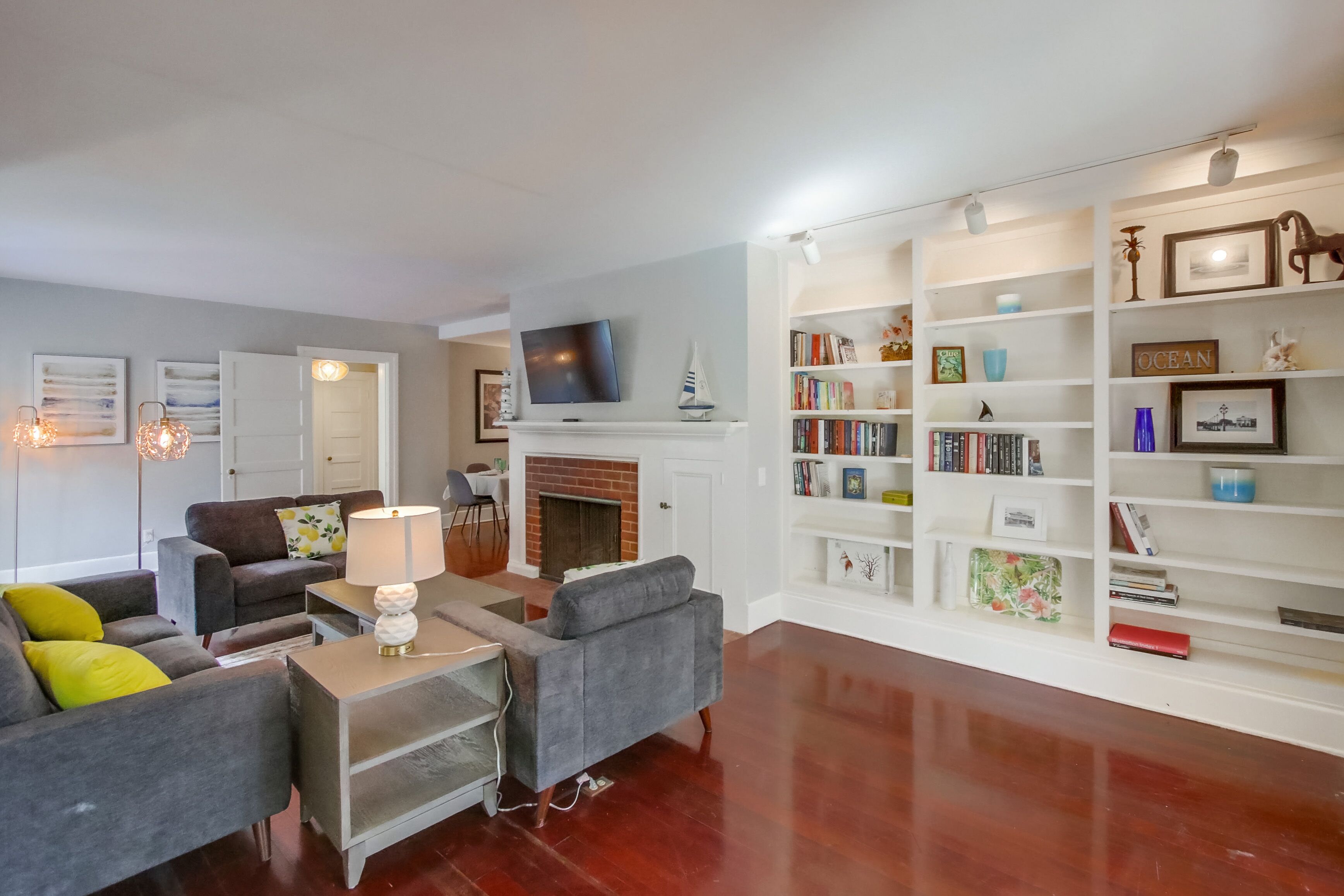 The Historic Kline House - with private pool and spa.  Walk to shops and restaurants.