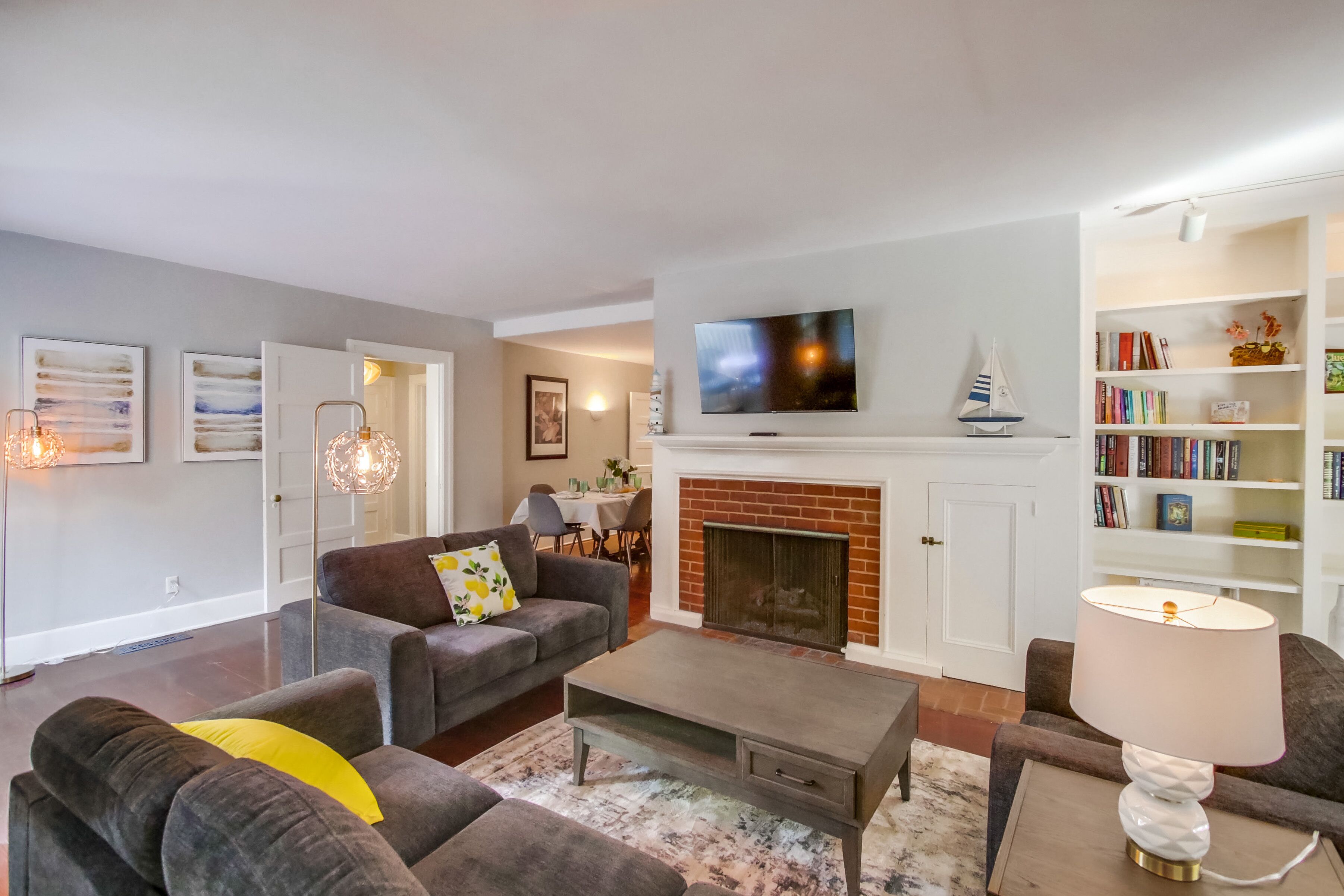 The Historic Kline House - with private pool and spa.  Walk to shops and restaurants.